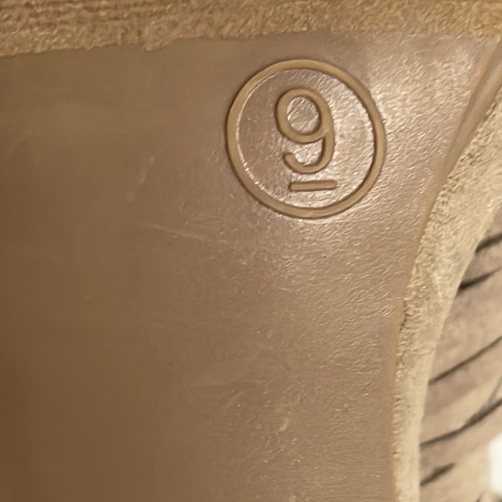 Mossimo heeled  suede sandals. - Picture 8 of 9